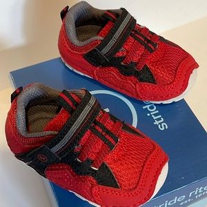 Brand new in box stride rite soft motion kylo in red.